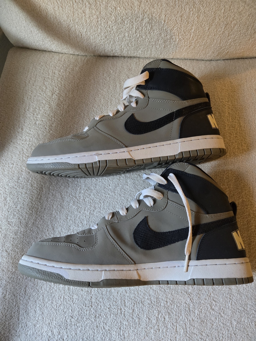 Nike Men’s Mid-Top Sneakers in Gray, Navy Blue and White